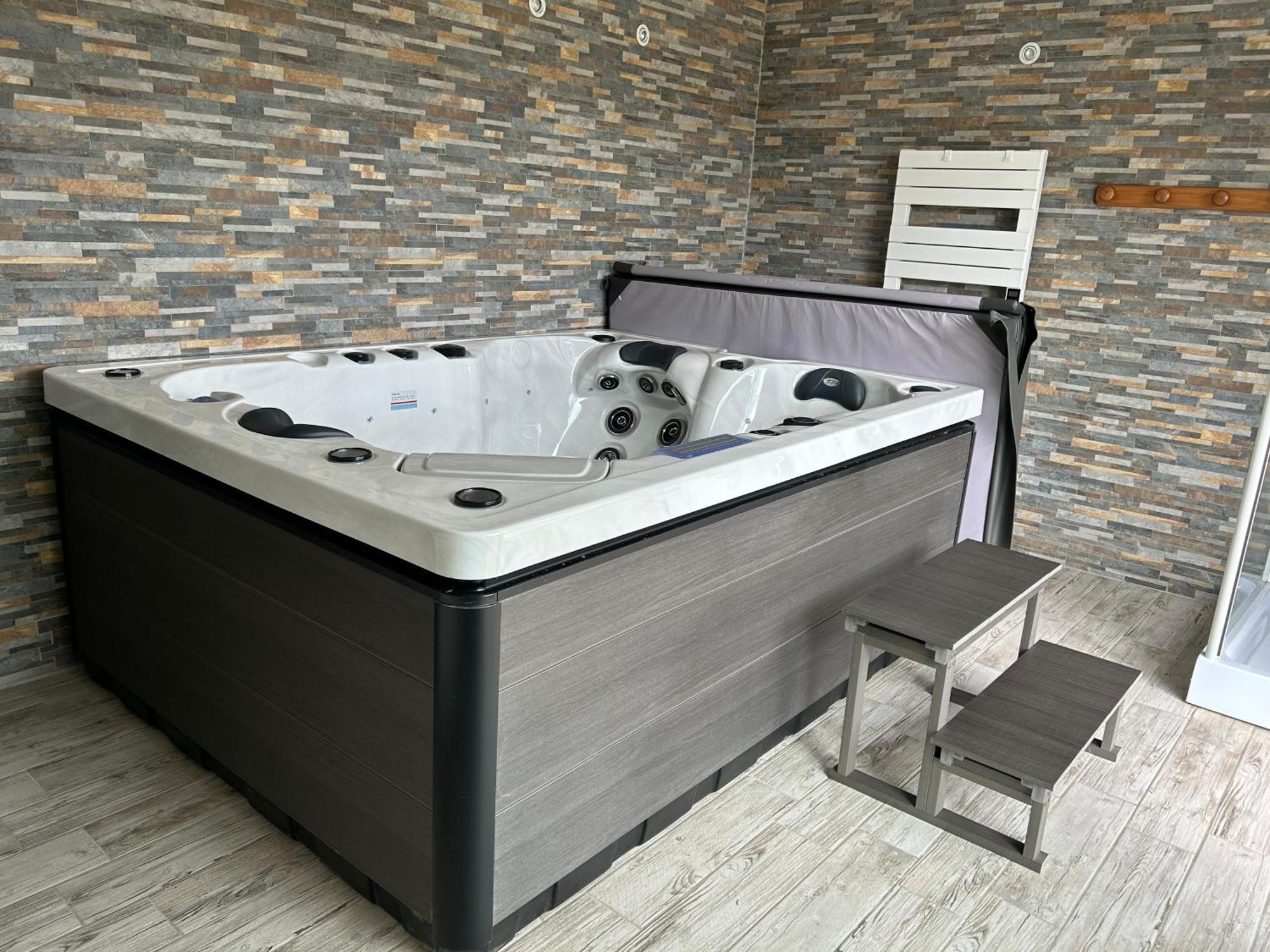 Le Domaine Du Bez Gite De Michel Piscine Sauna Hammam Spa Saint-Laurent-dʼOlt Exteriör bild